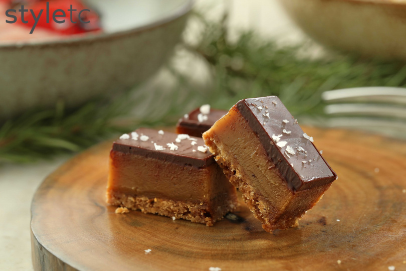 稍微黏嘴的巧克力海鹽焦糖，是外帶期間最受歡迎的甜點。（圖／于魯光攝）