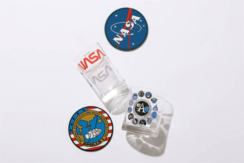 印有NASA LOGO玻璃杯與杯墊相當值得收藏／圖片來源:niko and... JAPAN