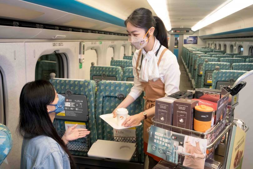 高鐵列車「咖啡品牌月」活動，歡迎旅客把握機會，在享受高速旅程的同時，慢慢品味高鐵嚴選咖啡的美好滋味。（圖／台灣高鐵提供）