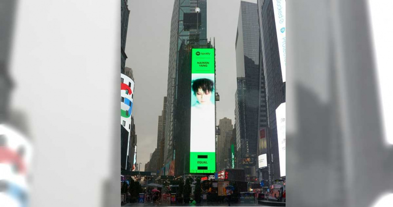 楊乃文新專輯封面搶先在紐約時代廣場LED牆曝光。（圖／亞神音樂提供）