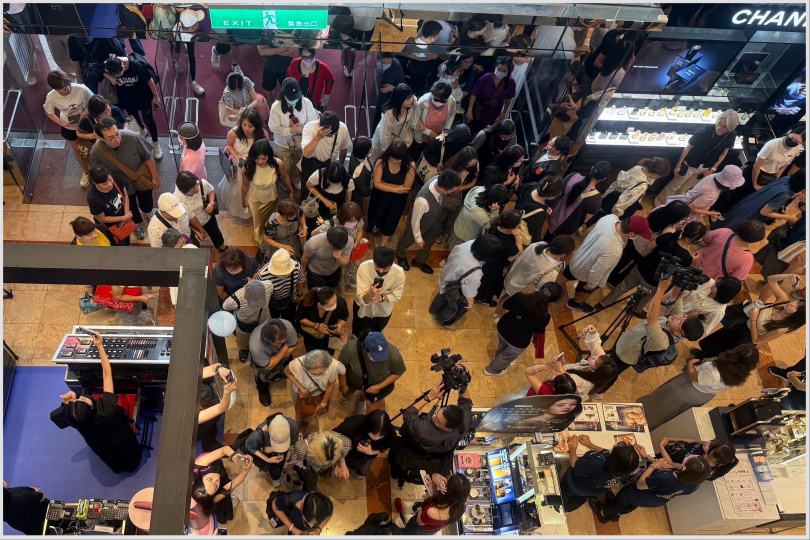 第一天人潮擠爆門口（圖/黃筱婷攝影）