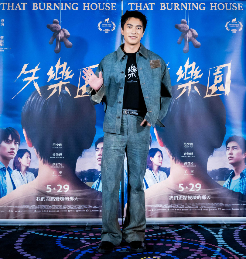 曾敬驊跟阿嬤要Line遭「人生首次拒絕」,親曝灑農藥、搬金紙體驗角色辛勞。(圖/冬候鳥電影、文策院)