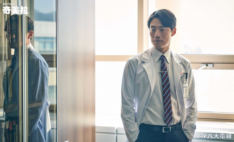 李熙俊在《奇美拉》飾演外科醫生。（圖／八大提供）