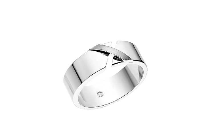 Liens Évidence 18K白金戒指(戒指內側鑲嵌一顆鑽石)／104,000元（圖／品牌提供）