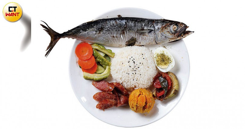 鯖魚簡餐使用的是基隆本地鯖魚，脂肪不像挪威鯖魚那麼豐富，口感緊實。（350元）（攝影／于魯光）