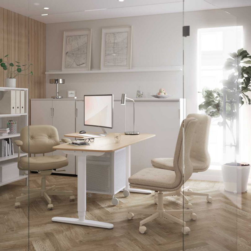 BEKANT左側轉角電動升降桌，L型設計為辦公桌製造更多空間，其桌面高低可以自由調整，無論坐著或是站著，都能讓你更舒適地工作。