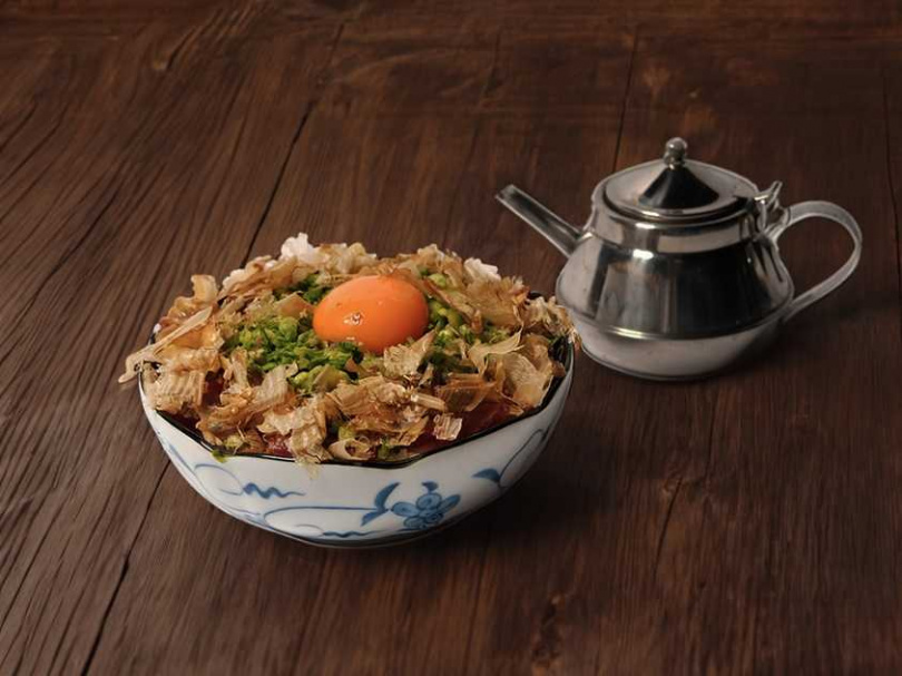 「鰹魚一生丼」融合了東部漁產與農產。（圖／雲品國際提供）