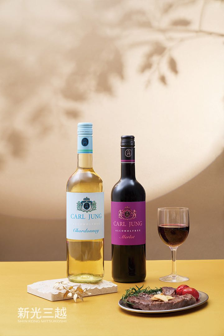 全新國外風潮的無酒精飲品，你不敢喝酒也能品嚐有如紅白酒的滋味卻0酒精，讓你更安心享用。卡爾榮格 經典紅白雙入禮盒 1,750元（圖／品牌提供）