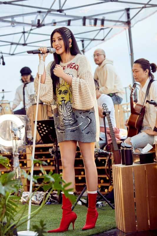 A-Lin演唱許多自己的經典情歌。