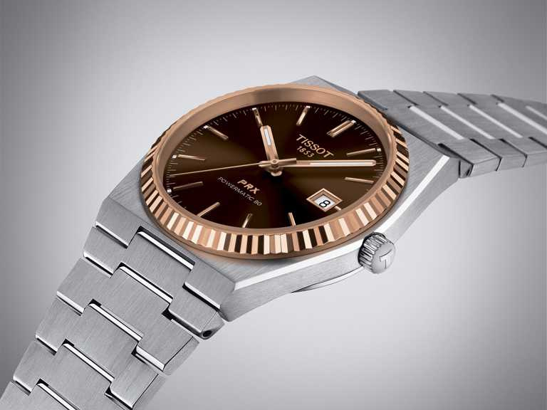 TISSOT「PRX 40 205」系列自動腕錶（咖啡色面盤款），40mm，316L精鋼錶殼、18K金錶圈，Powermatic 80自動機芯╱64,100元。（圖╱TISSOT提供）