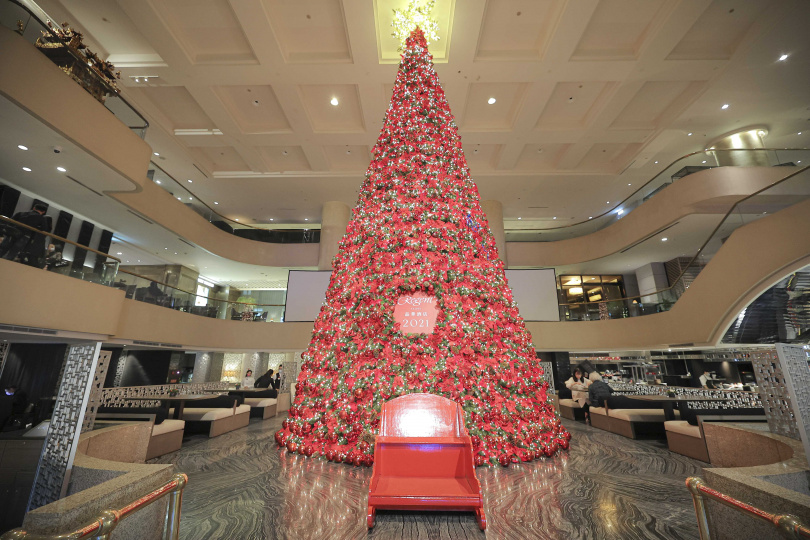 即日起至12/31，晶華聖誕樹將陪伴大家歡度佳節。