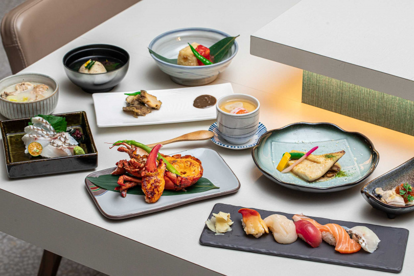 「Perfect Moment」住房專案邀旅人品嚐Omakase無菜單料理（2,280元+10%），享受主廚以精湛手藝結合當令每日新鮮魚獲打造的舌尖饗宴。