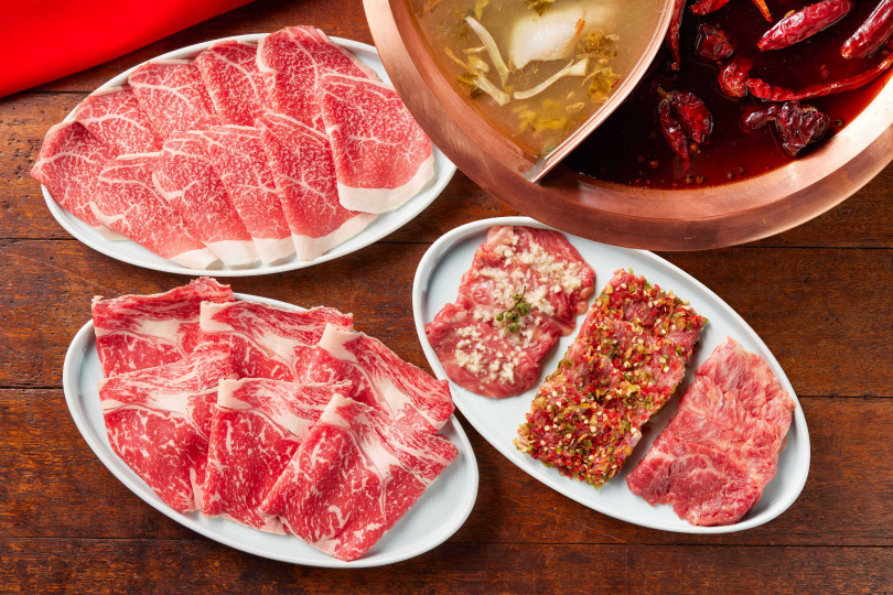 多達11種各國高品質肉品，加價100元，升級享用A5日本和牛與MBS8-9+澳洲和牛吃到飽！（圖／麻辣45提供）