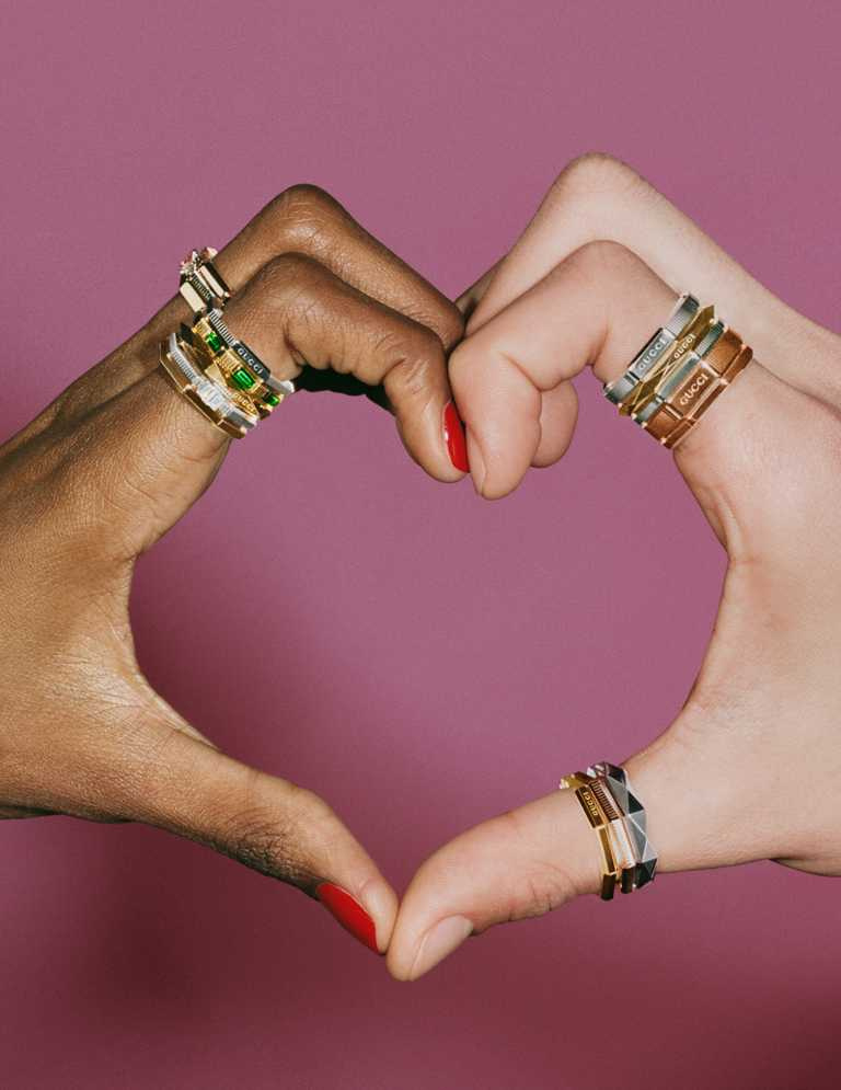 GUCCI「Link to Love」系列中性珠寶形象廣告，藉由模特兒俏皮的手勢展演，使珠寶成為每個凝格鏡頭中的絕佳亮點。（圖╱GUCCI提供）
