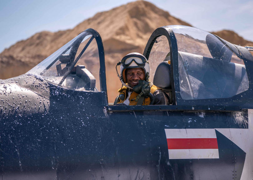 喬納森梅傑斯在《決戰38度線》中飾演美國首位非裔戰鬥機飛行員傑西。（圖／CATCHPLAY提供）