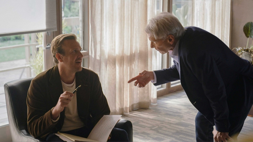 哈里遜福特（右）、傑森席格在《誠實診療室》扮演師徒，展現喜劇功力。（圖／Apple TV+提供）