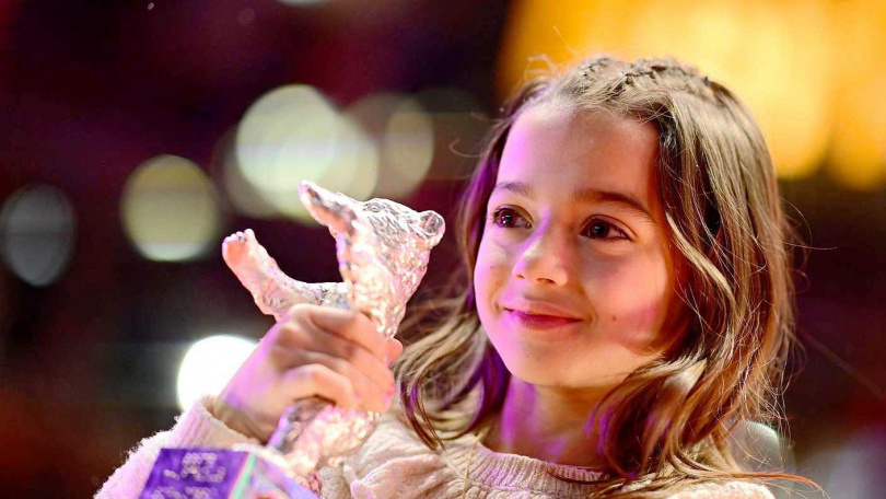 8歲柏林影后蘇菲亞奧蒂羅在香港「火鳥大獎」與《兩萬種蜜蜂》全體女演員共同拿下最佳女演員獎項。（圖／海鵬提供）