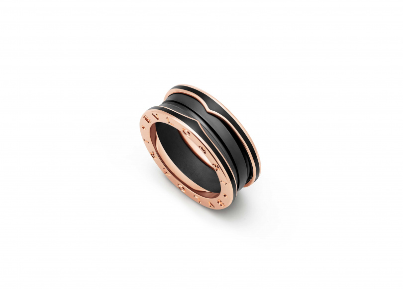 BVLGARI B.zero1系列 玫瑰金啞光黑陶瓷雙環戒指（圖／品牌提供）
