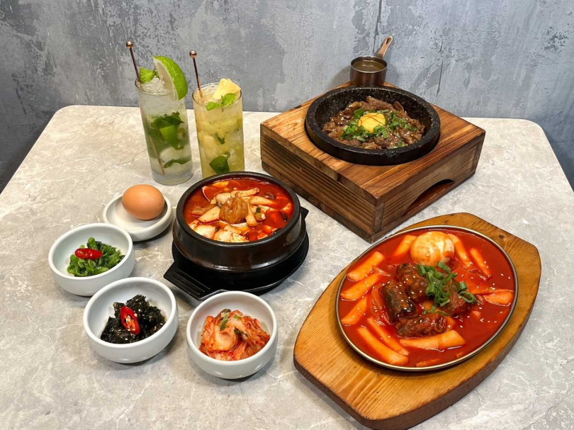 「FOND訪 韓國傳統豆腐鍋」老虎城店、竹北店、勤美店則自即日起至3/31推出平日午間限定套餐。  
