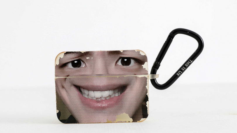 柏妍樺耳機殼上竟然是前男友的臉，真是十分特別。（圖／侯世駿攝）