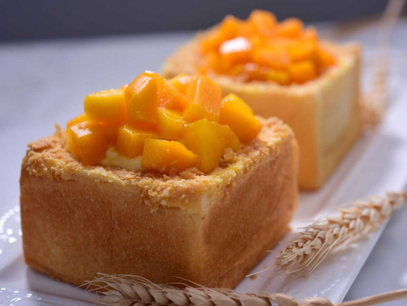 以自製牛奶吐司鋪底的「夏日芒果盒」，藏著卡士達、布丁與戚風蛋糕。（79元，圖／神旺普諾麵包坊提供）
