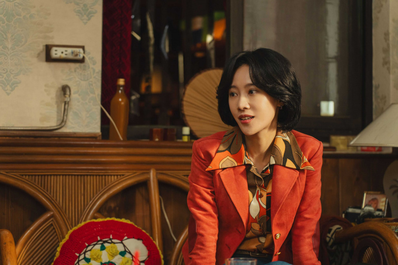 方宥心在《那張照片裡的我們》中打扮時尚奔放。(圖/瀚草文創GrX STUDIO提供)