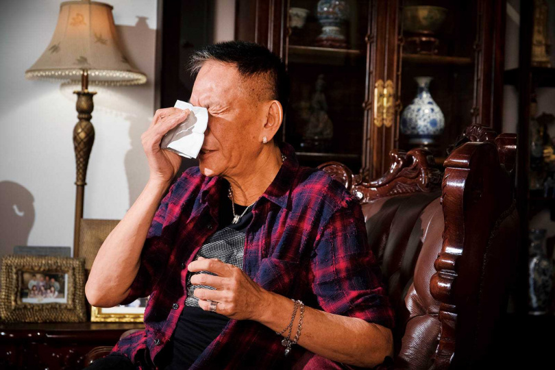 談及失智的鐵粉,龍邵華不禁落淚,感謝對方讓他覺得自己「值得了」。(圖/林勝發攝)