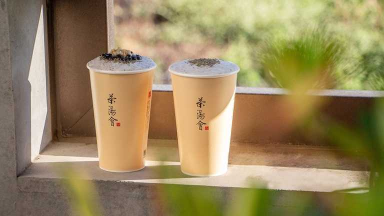 茶湯會推出冬季新品「芝麻系列」將招牌茶拿鐵加健康黑芝麻，美味又養生。