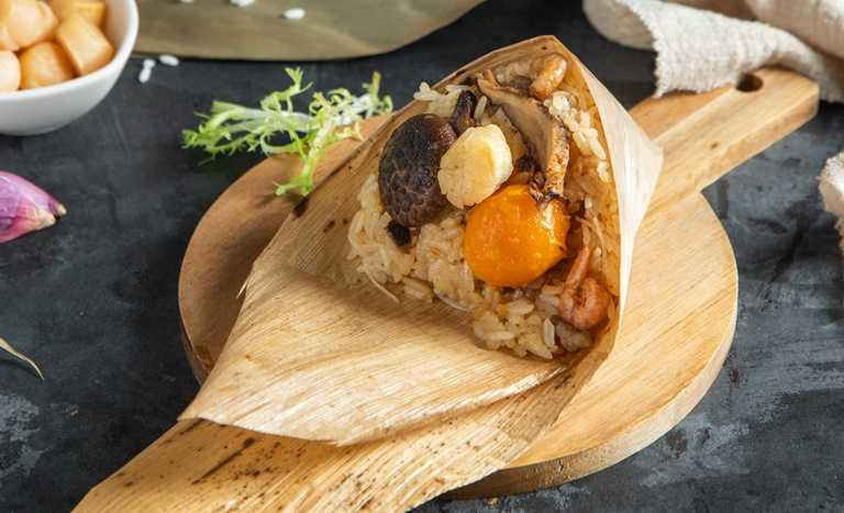『瑤柱花菇古早味粽』 使用鹹香蛋黃、香菇及日本瑤柱，口感細膩，讓人回味無窮。