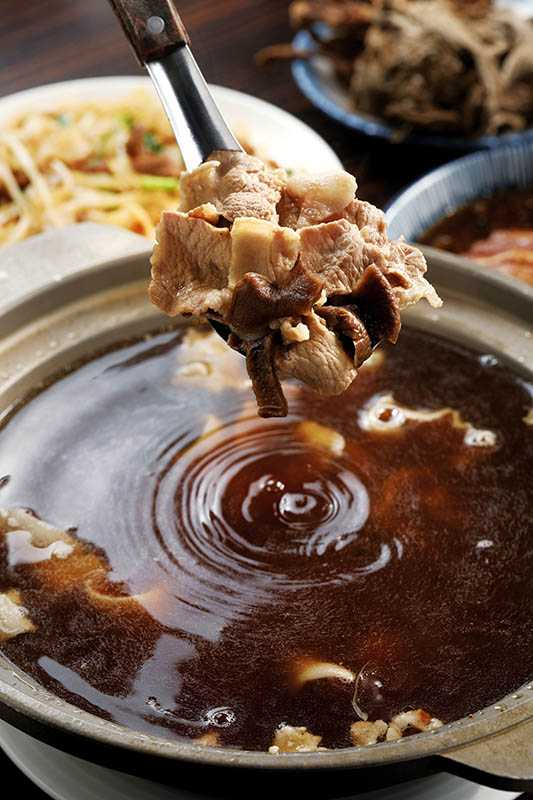 「蘿蔔錢肉片湯」也是將醃製食材玩到位的代表菜色，湯頭干甜潤口。（250元）（攝影／于魯光）