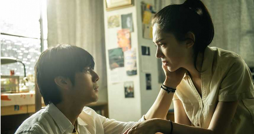 許瑋甯劇中與胡宇威為大學時期的情侶。（圖／Netflix提供）