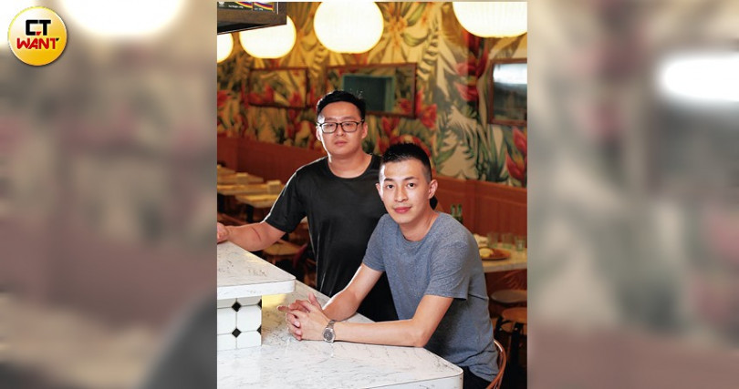 老闆林全利（右）從馬來西亞請來主廚陳志揚（左）為瘦仔林叻沙掌廚。（攝影／于魯光）