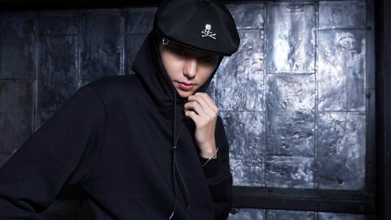 英國潮流帽飾品牌KANGOL今年秋冬與日本暗黑之王「Mastermind」再度攜手合作，打造全新聯名暗黑袋鼠風格。