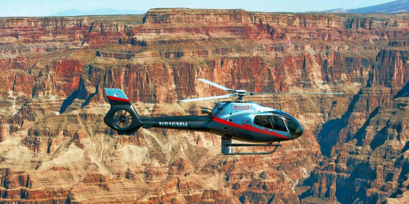若想用不同視角欣賞城市風光，可考慮體驗大峽谷直升機、拉斯維加斯峽谷直升機之旅（如圖）等行程。
