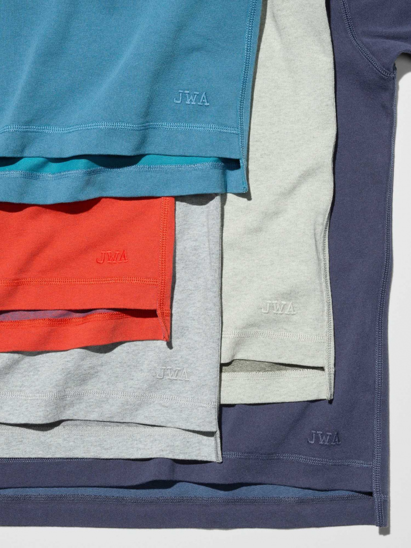 UNIQLO and JW ANDERSON雙色T恤／590元（圖／品牌提供）