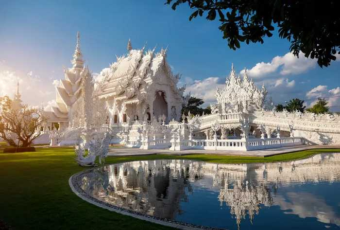 透過泰國清萊白廟一日遊朝聖富有文化與藝術意涵的鬼斧神工（圖/Klook提供）