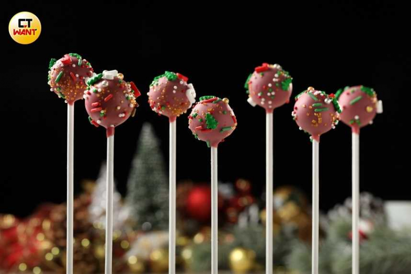 「布朗尼棒棒糖」造型可愛，很適合在耶誕節當成小禮物送給親友。