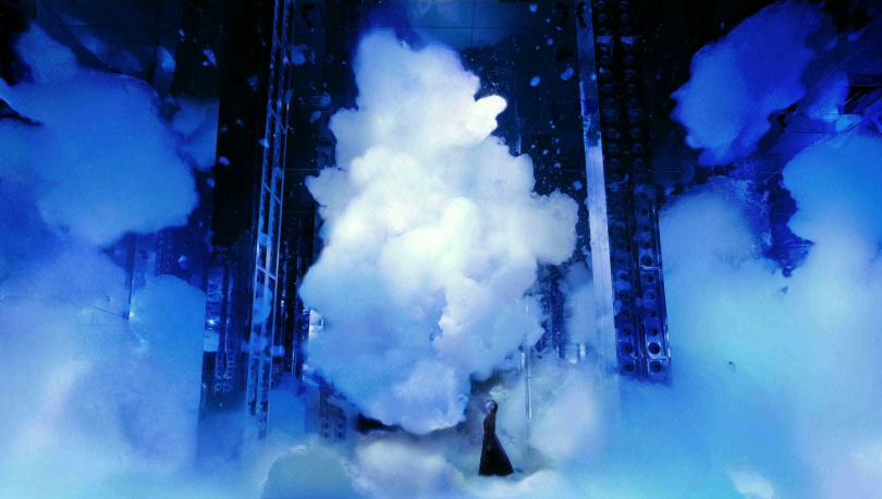 《Traces of Life》：參與者的行動在地面留下發光軌跡，這些痕跡隨時間累積，成為作品的一部分。（圖／Klook提供）