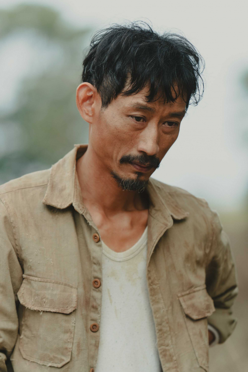 金馬男配陳竹昇在電影《大濛》中飾演照顧阿月的叔叔。(圖/華文創提供)