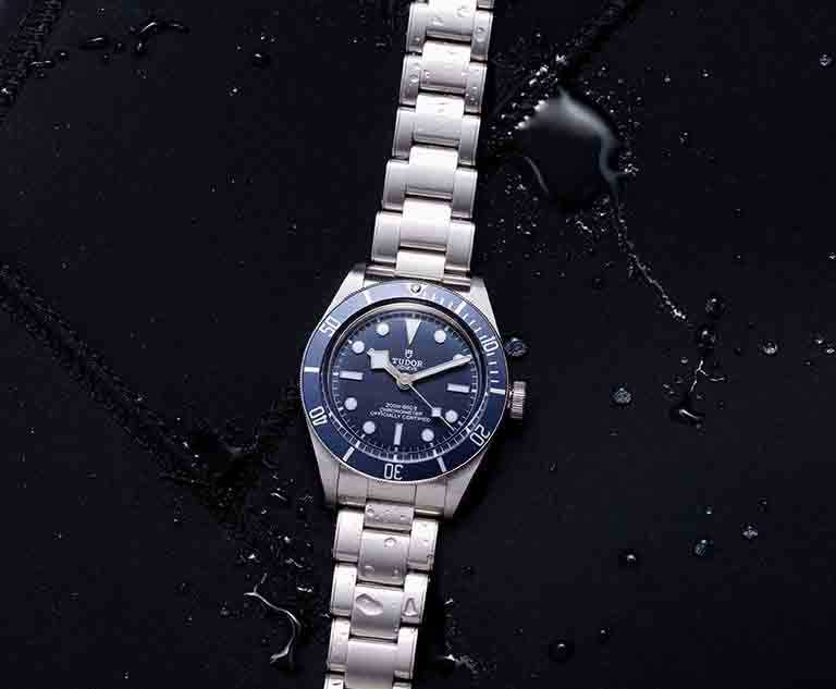 TUDOR「Black Bay Fifty-Eight」海軍藍腕錶，39mm，鉚釘精鋼錶帶╱116,500元。（圖╱TUDOR提供）