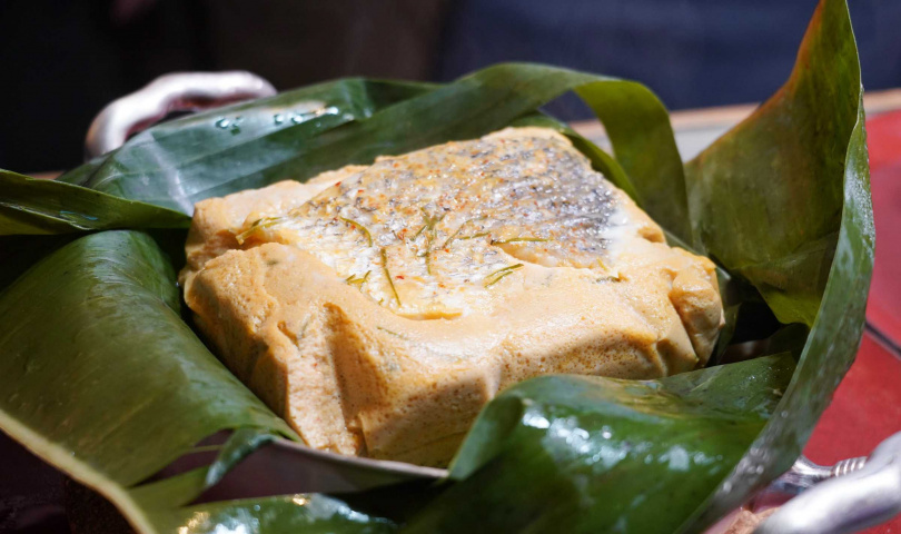 源自小吃的「咖哩香料魚蒸蛋」在檳城當地現多使用現成品，連餐廳也少有現做，但Asia49特邀主廚客座還原與升級美味。（820元）