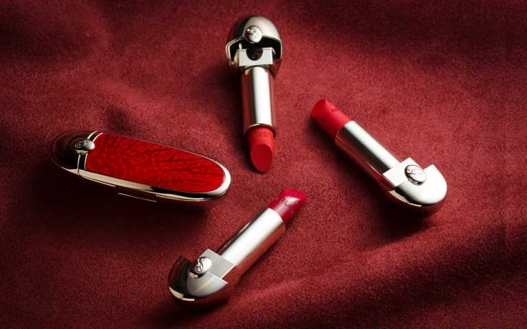 嬌蘭推出「RED ORCHID胭脂紅蘭」限定系列，展現熱戀喜氣的炙熱感。（圖／品牌提供）