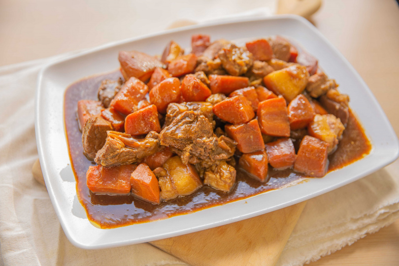 嚴選優質梅花豬肉製成的台式紅燒肉，慢火熬煮宛如媽媽的家常味。（圖／安永鮮物提供）