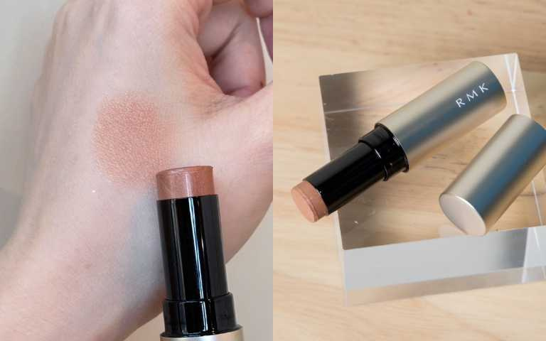 金色和紅色偏光的珠光亮澤能使肌膚閃耀著暖和氣色與與血色感，也可以拿來當眼影使用。RMK 透光眼頰棒 1,250元（圖／廖怡婷攝、品牌提供）
