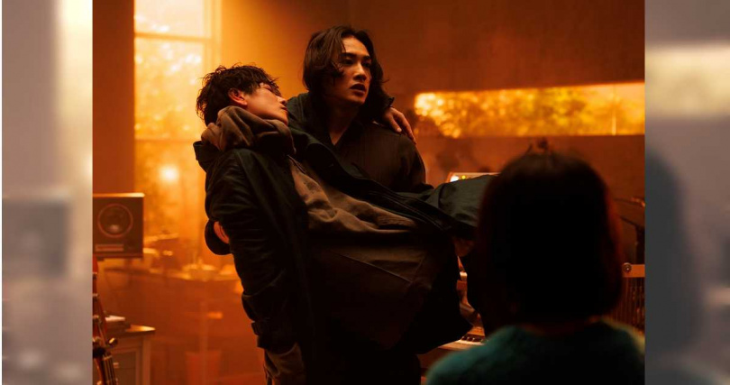 町田啓太在佐藤健身上感受到強烈的熱情及行動力，欣賞他每場戲都不輕易妥協的態度。（圖／Netflix提供）