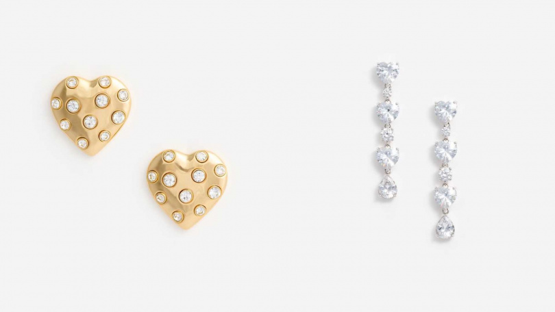 self-portrait GOLD CRYSTAL HEART耳環／8,800元；CRYSTAL HEART TIERED耳環／8,800元（圖／品牌提供）