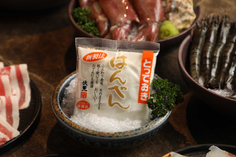 日本手工鱈魚豆腐也是此次套餐的一大亮點，日文又稱作「伏見含片」，以金線魚及鱈魚漿製作，口感滑嫩細緻，有近似「棉花糖」的口感。（圖／佐佐鮮提供）