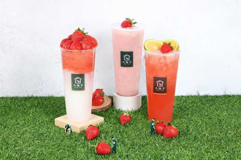 「大苑子」推出「跟著邱老闆一起喝」APP活動，不僅可享草莓等飲品優惠，還可以獲得買一送一的好康。