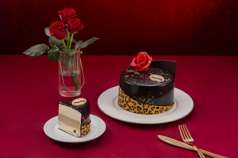 「愛擁豹」是Häagen-Dazs首次推出的豹紋主題蛋糕，時尚獨特的外觀，代表每一位熱愛時尚的媽媽！香醇的咖啡、夏威夷果仁以及巧克力X香草巧脆冰淇淋。
