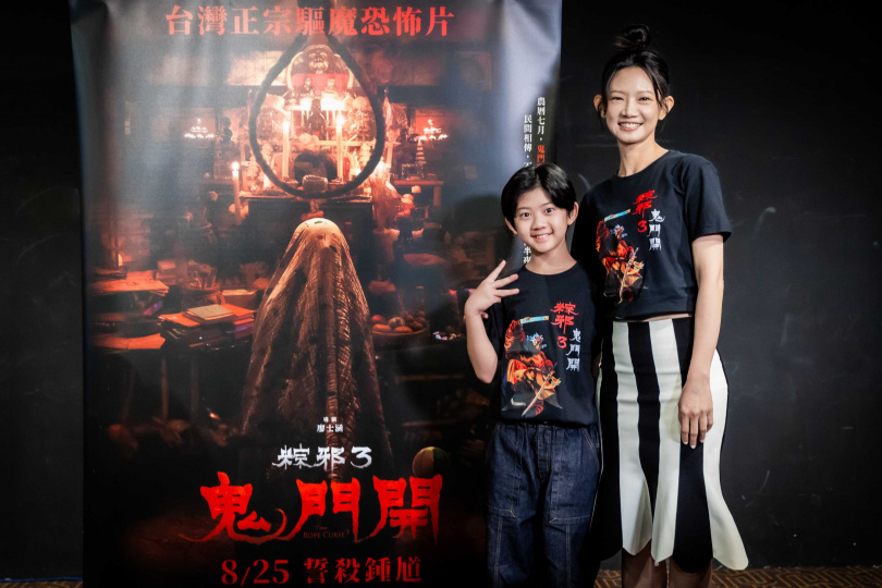 吳奕蓉、陳少卉在《粽邪3：鬼門開》飾演恐怖母子檔。（圖／華影提供）
